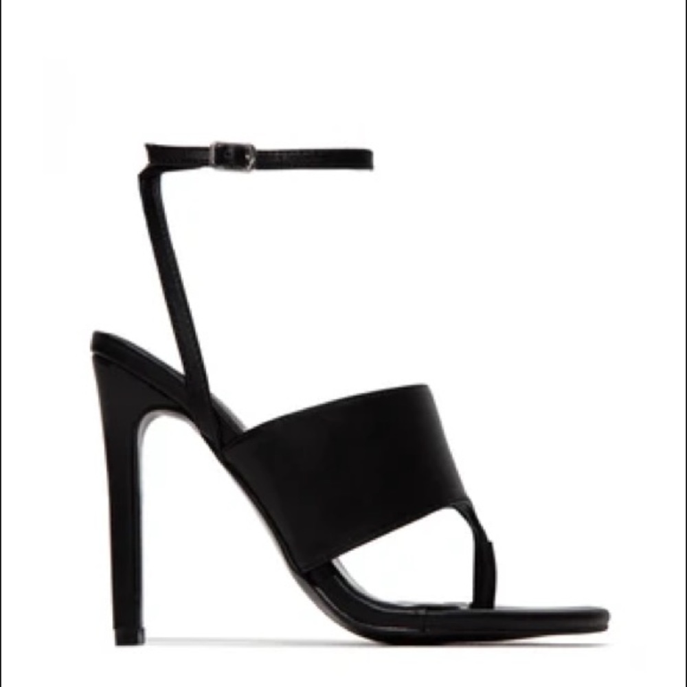 BLACK  HEELS